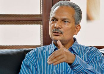 केपी ओली लोकतन्त्रका हत्याराः बाबुराम भट्टराई
