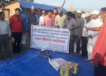 कञ्चनपुरका बिपन्न परिवारलाई खाद्यान्न सामग्री वितरण