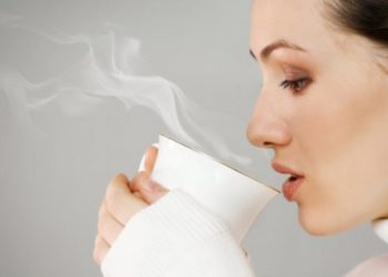 यस्ता छन् खाली पेटमा मन तातो पानी पिउँदाका फाइदा