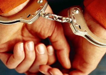 ​एक लाख मुल्य बराबरको चाँदीसहित दुई जना पक्राउ